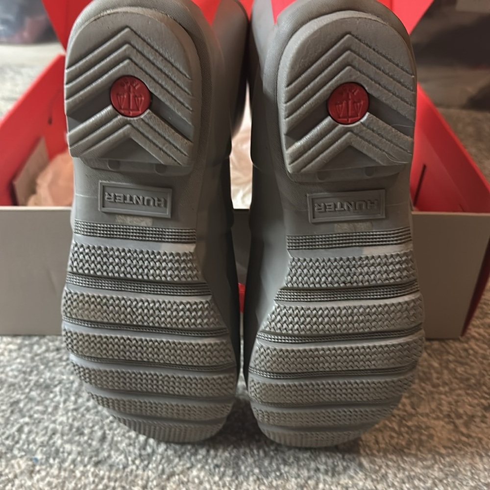 New in box Hunter boots Size 9 - Picture 6 of 7